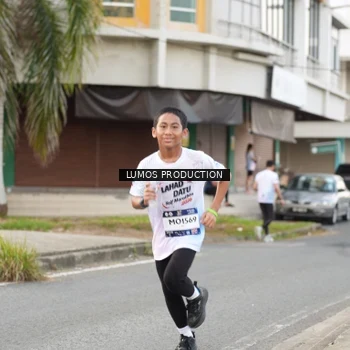 Runner Photo 7999109