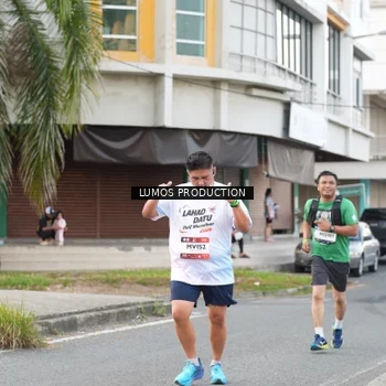 Runner Photo 7999354