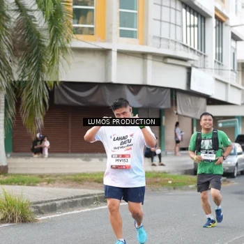 Runner Photo 7999363