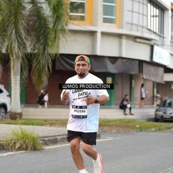 Runner Photo 7999675