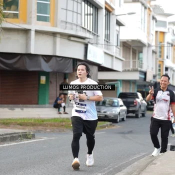 Runner Photo 7999714