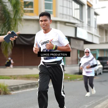 Runner Photo 7999965