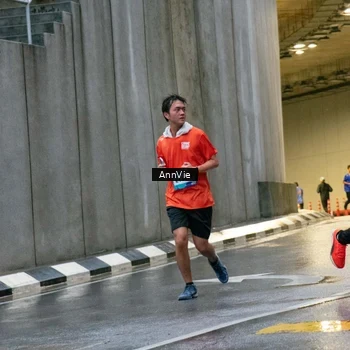 Runner Photo 8003276