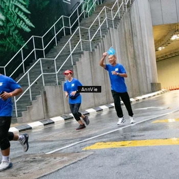 Runner Photo 8003324