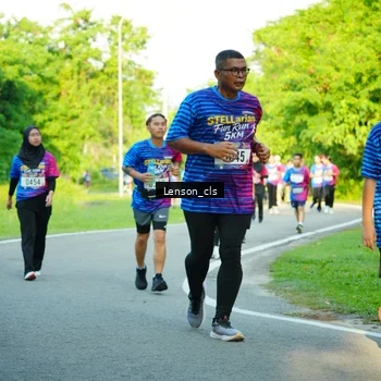 Runner Photo 8004673