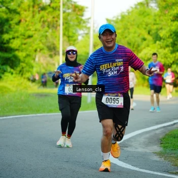 Runner Photo 8004743
