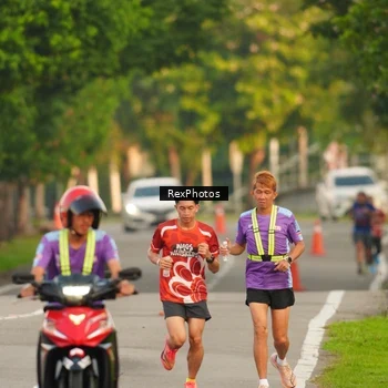 Runner Photo 8004913