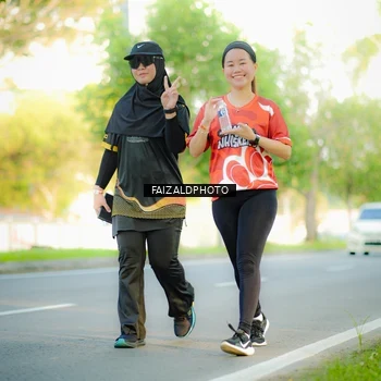 Runner Photo 8010024