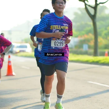 Runner Photo 8010864