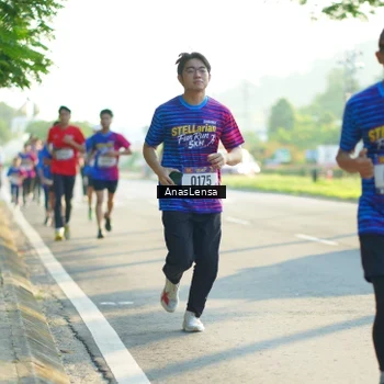 Runner Photo 8011050