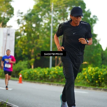 Runner Photo 8012942