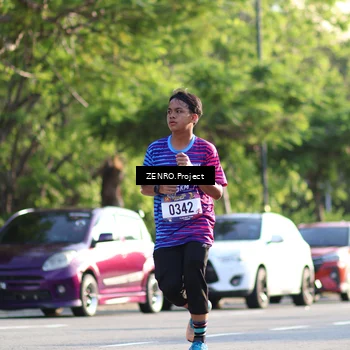 Runner Photo 8017110
