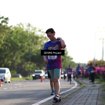 Runner Photo 8018101