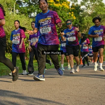 Runner Photo 8019100