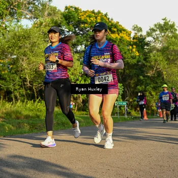 Runner Photo 8020003