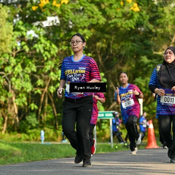Runner Photo 8020304
