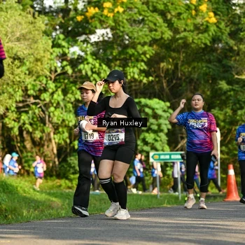 Runner Photo 8020342