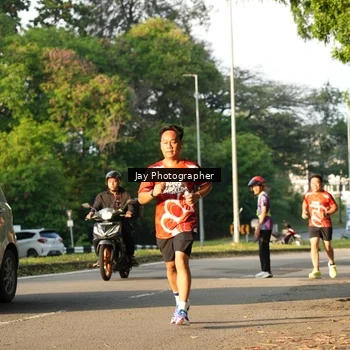 Runner Photo 8021000