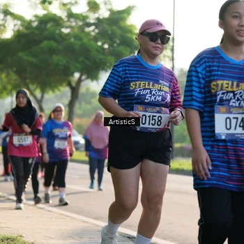 Runner Photo 8030400