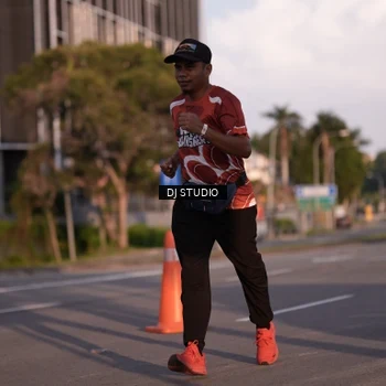 Runner Photo 8042996