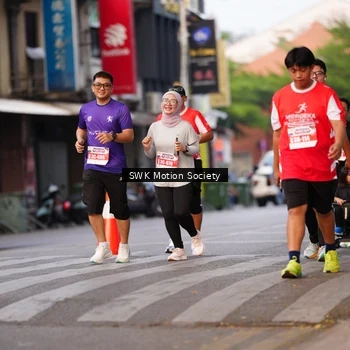 Runner Photo 8062009