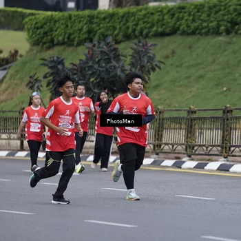 Runner Photo 8074750