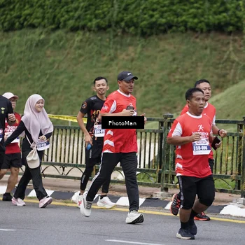 Runner Photo 8076242
