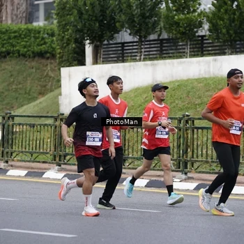 Runner Photo 8076428