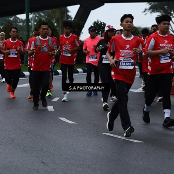 Runner Photo 8081003