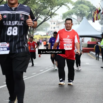 Runner Photo 8083475