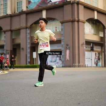 Runner Photo 8087343