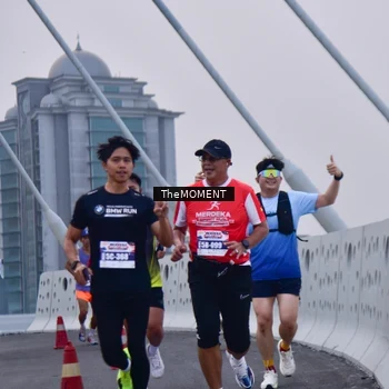 Runner Photo 8090540