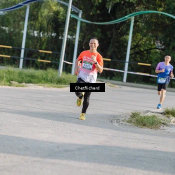 Runner Photo 8100896