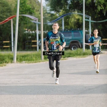 Runner Photo 8100914