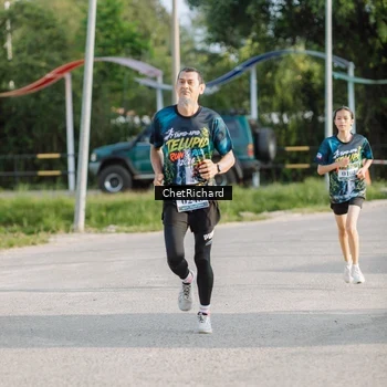 Runner Photo 8100915