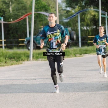 Runner Photo 8100917