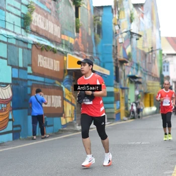 Runner Photo 8102913