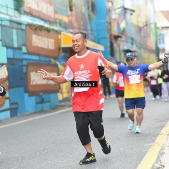 Runner Photo 8103942