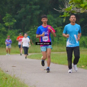 Runner Photo 8107351