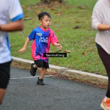 Runner Photo 8108003