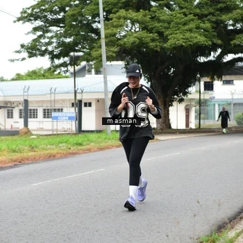 Runner Photo 8111359