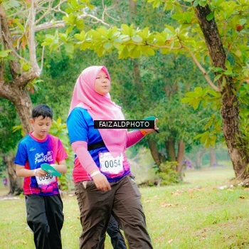 Runner Photo 8120100