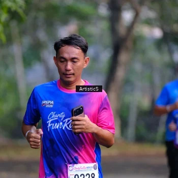 Runner Photo 8120906