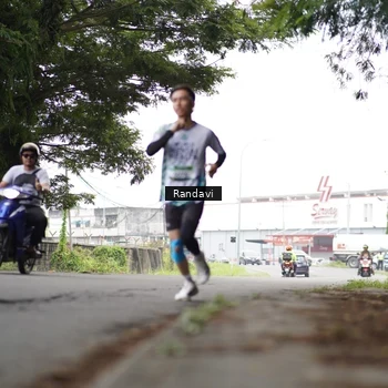 Runner Photo 8120912