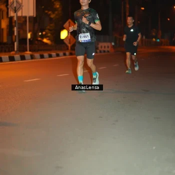 Runner Photo 8156100