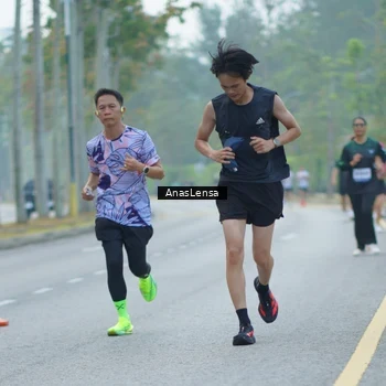 Runner Photo 8174674