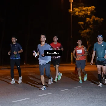 Runner Photo 8180702