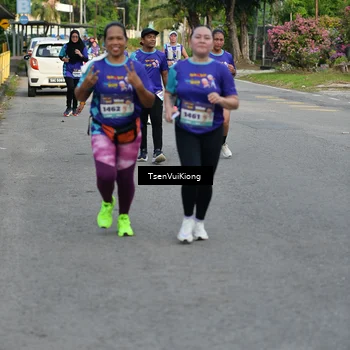 Runner Photo 8200254