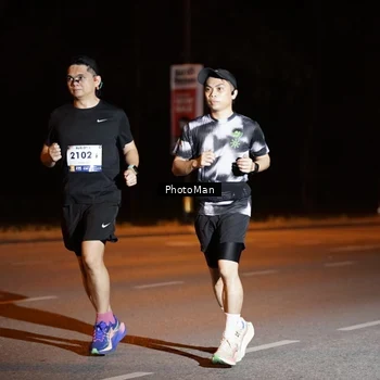 Runner Photo 8200608