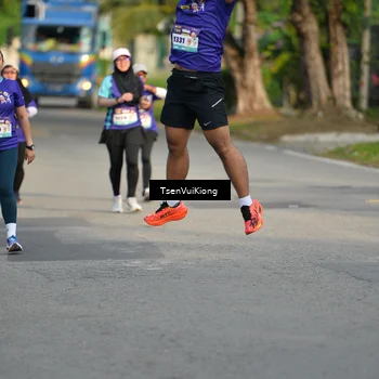 Runner Photo 8200945